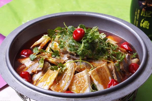 鸡煲王回味石锅鱼